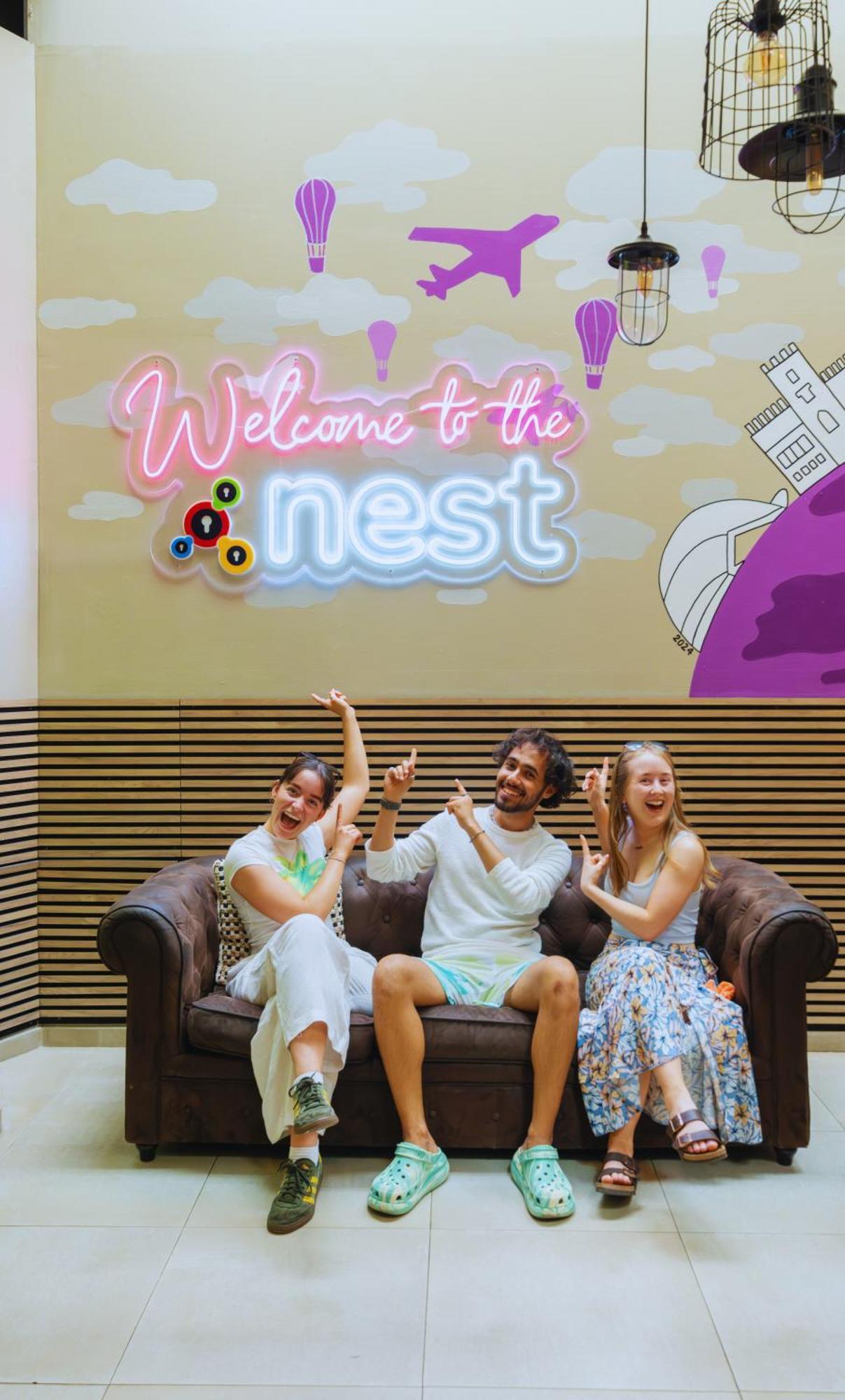 Purple Nest Hostel Valence Extérieur photo